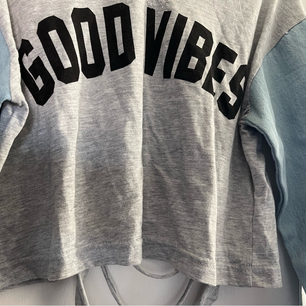 Trendy Gray and Blue Crop Top with 'Good Vibes' Print - Picture 3 of 8